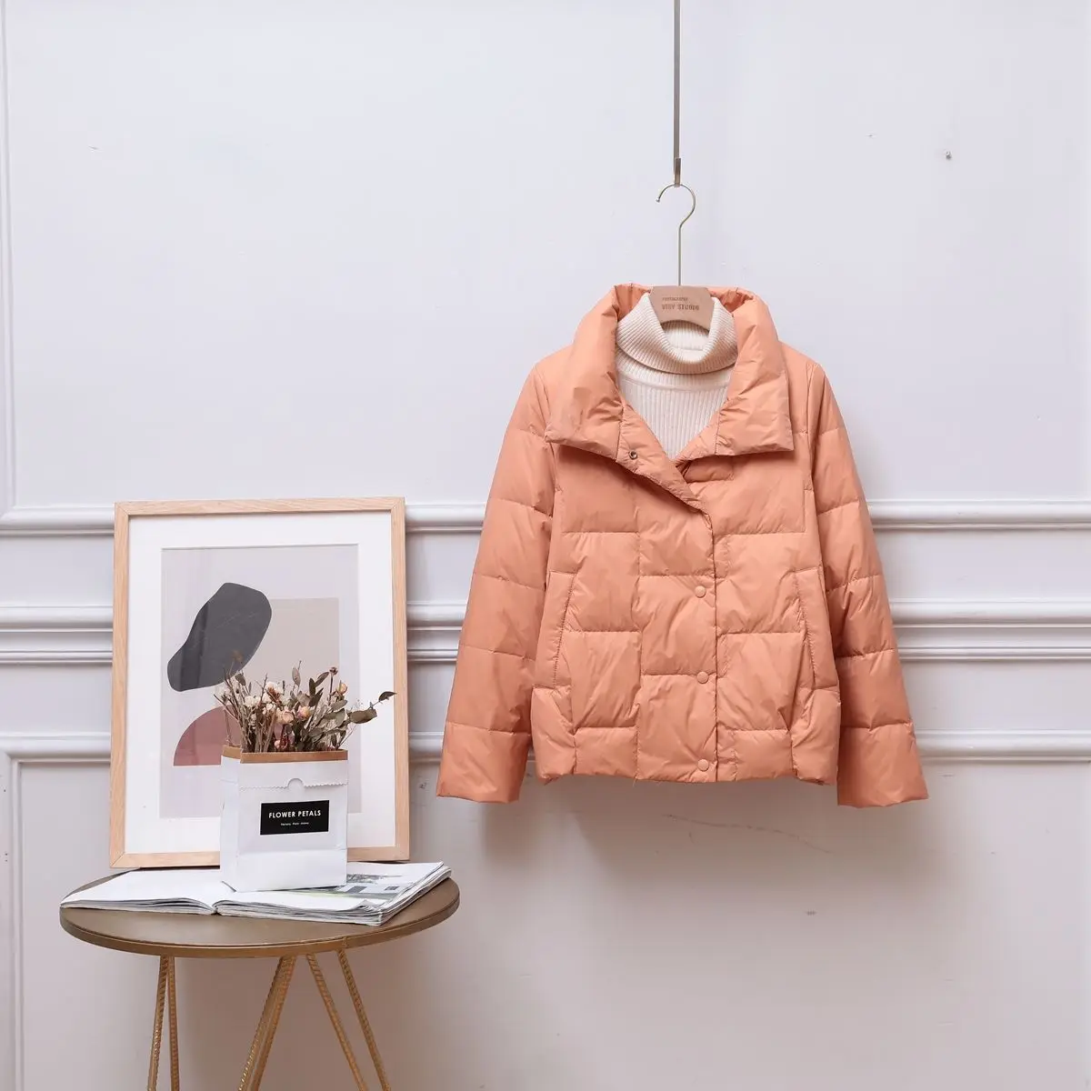 2023 Autumn and Winter Women's Short Down Jacket Stand Collar Loose Thin Fashion Generous Coat Female White Duck Down M09