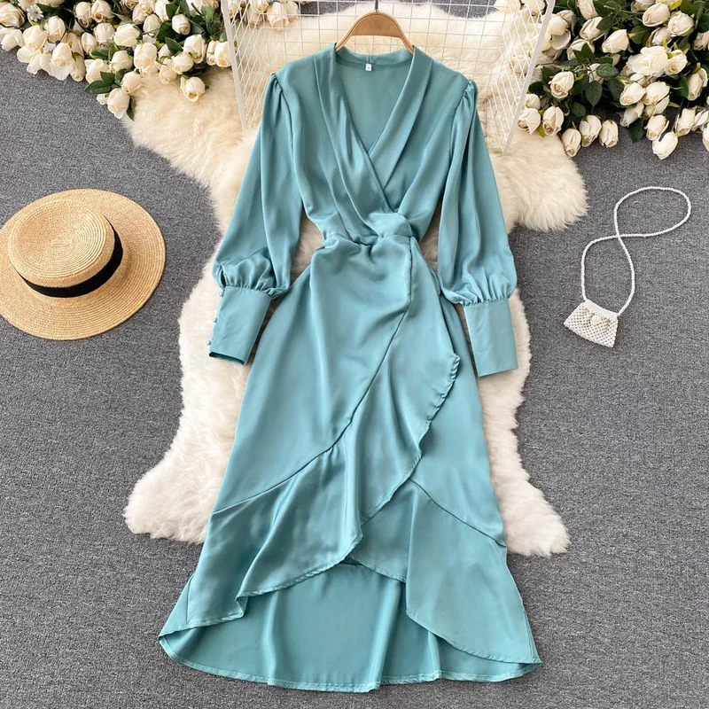 

Платье женское демисезонное с V-образным вырезом и длинным рукавом