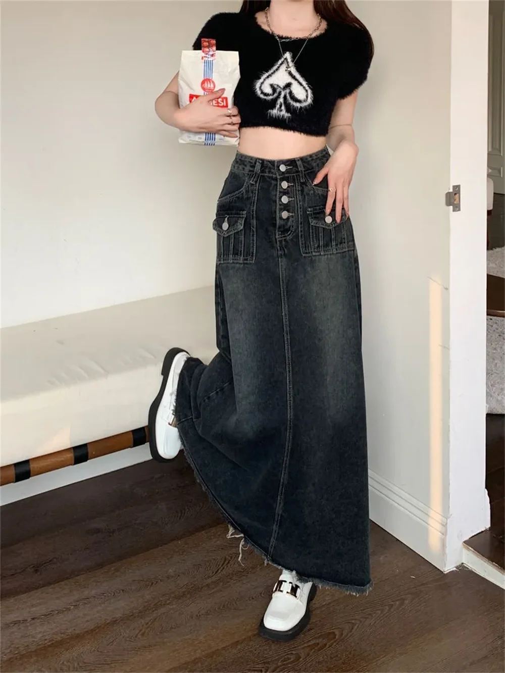 Женская джинсовая юбка с потертостями длинная свободная карманами и высокой