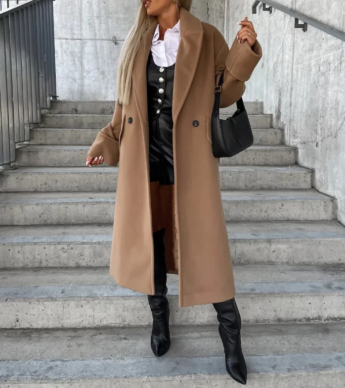 Рисунок 2 - Женское модное двубортное пальто с длинным рукавом