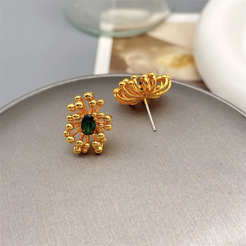 

French Retro Exquisite Small Flower Bud Inlaid Green Zircon Earrings For Women Elegance Delicate Earrings Jewelry Wholesale