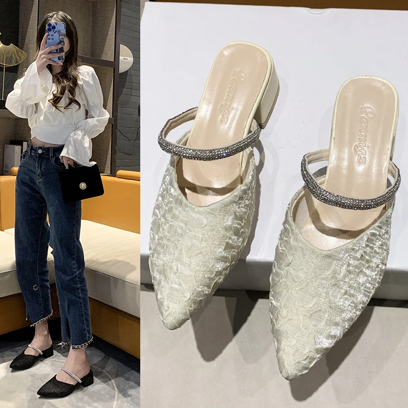 

Блестящие шлепанцы с острым носком, женские тапочки на квадратном каблуке, модные шлепанцы, женская обувь с желеобразным покрытием, роскошн...