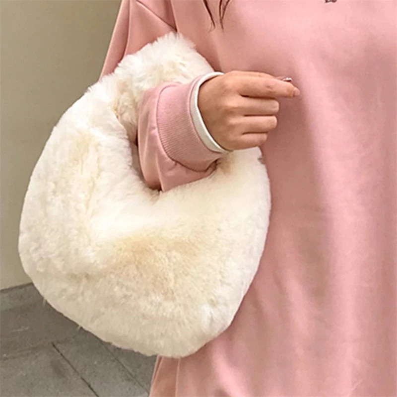 

Fur Women's Small Half Moon Bag Luxury Warm Plush Wrist Bags For Women Fashion Furry Short Handle Clutch Cute Ladies Coin Purses
