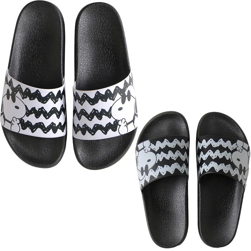 

kawaii snoopyed graffiti slippers Home bathroom non-slip slippers can be worn outside in summer Snoopyed graffiti slippers