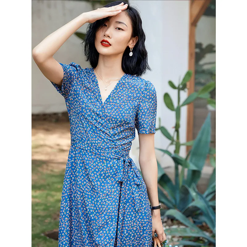 

French Retro Silk Dress Summer 2023 New Long Dress Temperament Slim V-neck Mulberry Silk Ruffle Dress Blue Tea Break Silk Dress