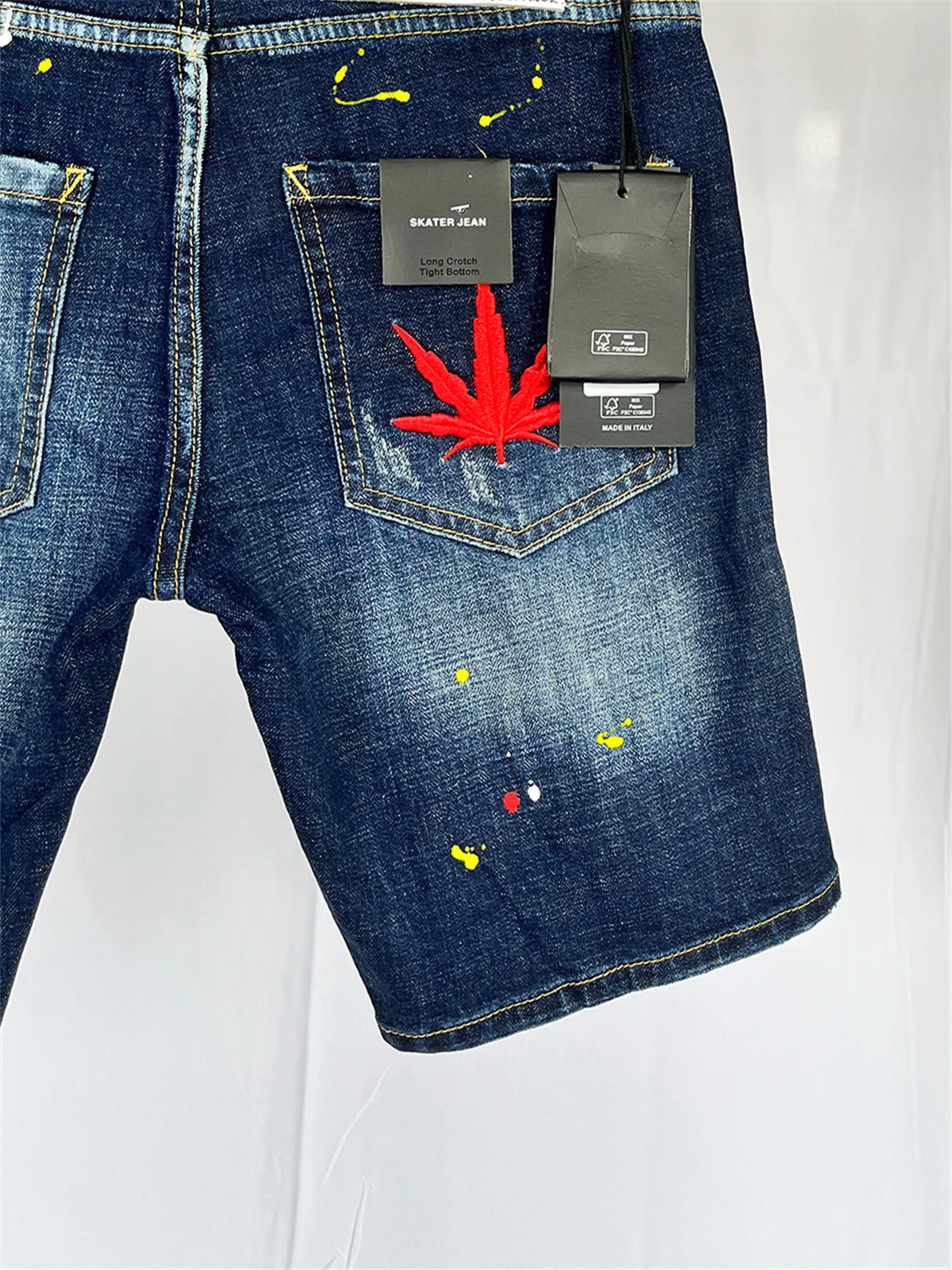 2024 Весна/Лето Новые джинсы D2 для модных мужчин стираные изношенные с принтом