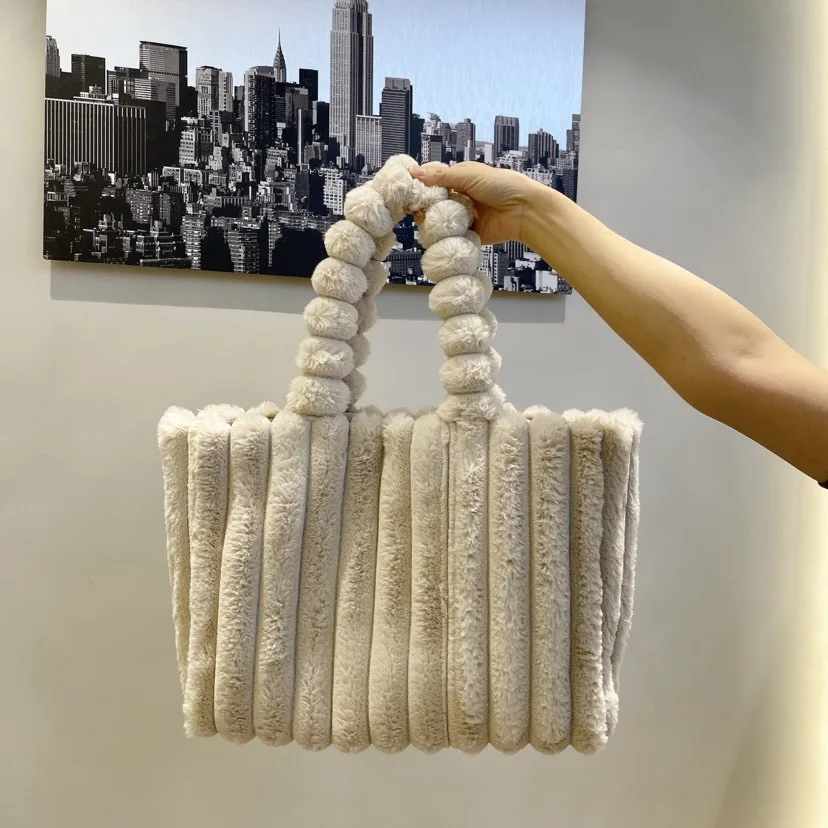 

Winter Soft Plush Women Shoulder Bag Designer Faux Fur Bags for Women 2023 Warm Shopper Purses Women's Handbags Tote Clutch Chic