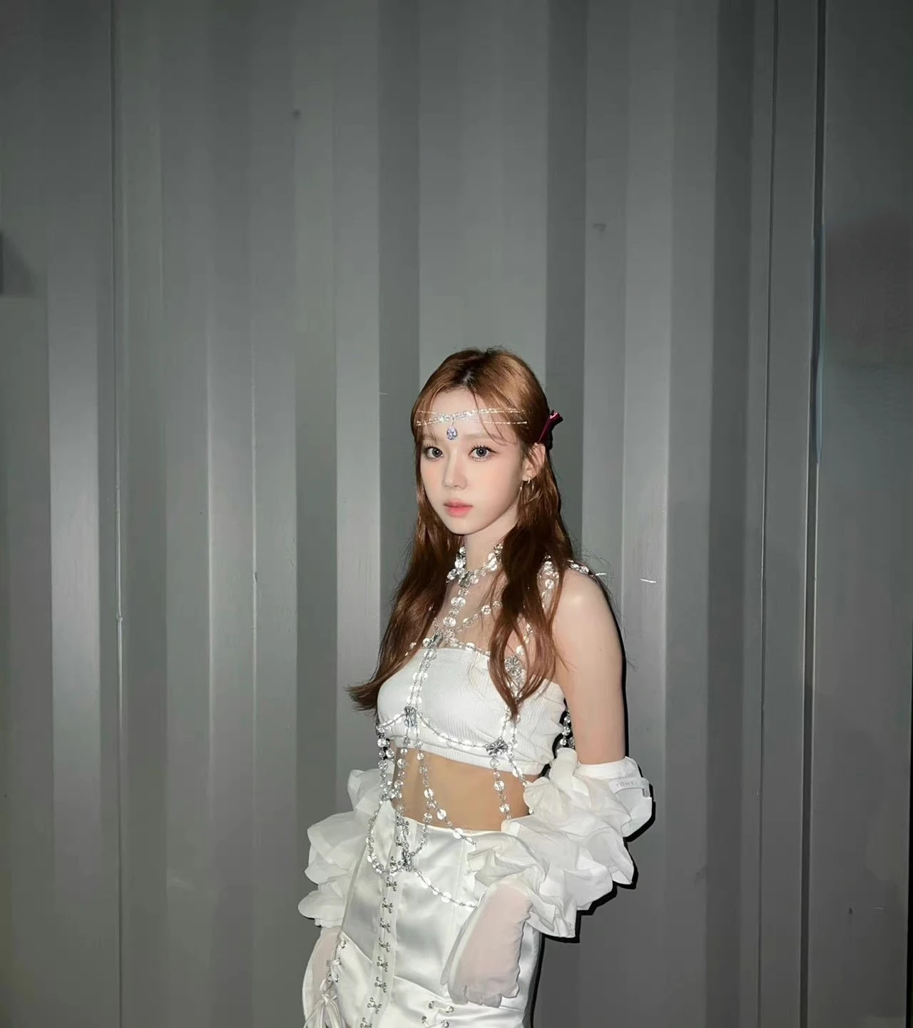 Женский комплект из двух предметов пикантный жилет без рукавов и белая мини-юбка