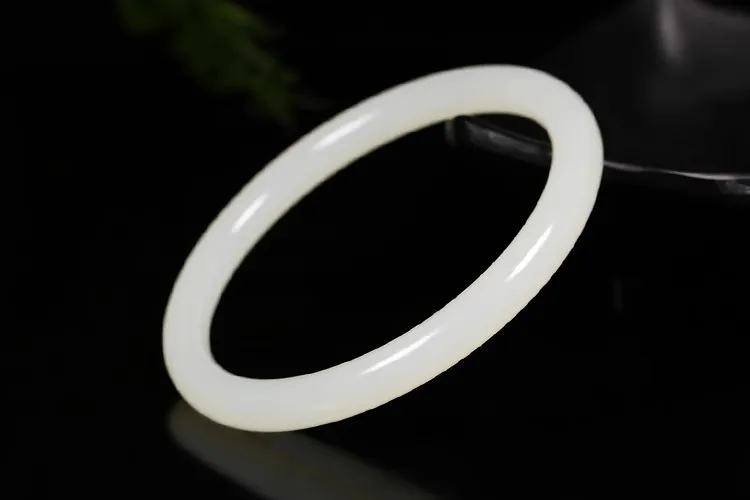 

Exquisite Hetian Baiyu Bracelet Fashion Girls' Style