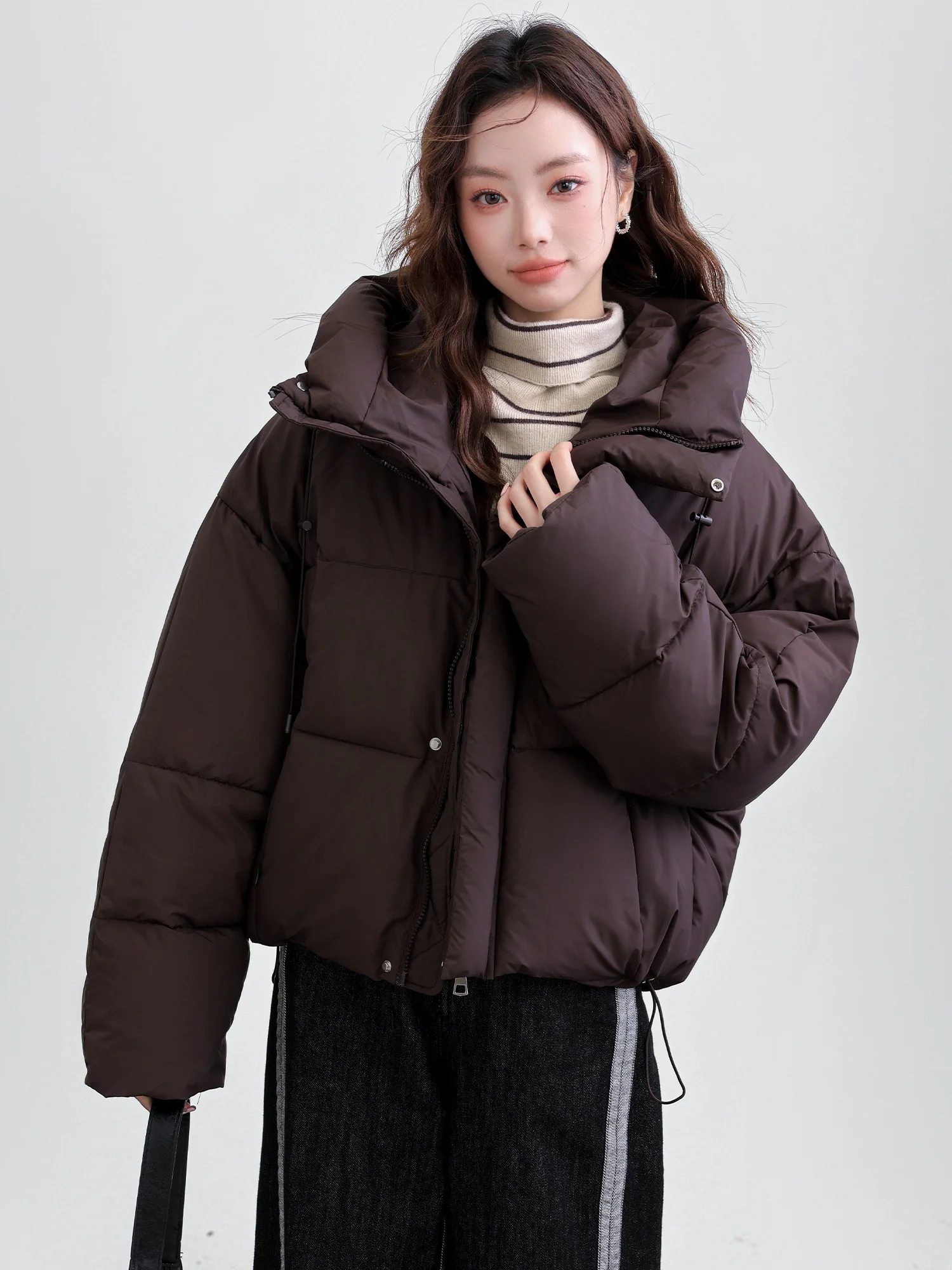 Qikaqi 2024 новинка зимы темно-коричневый пуховик с капюшоном одежда хлопковой