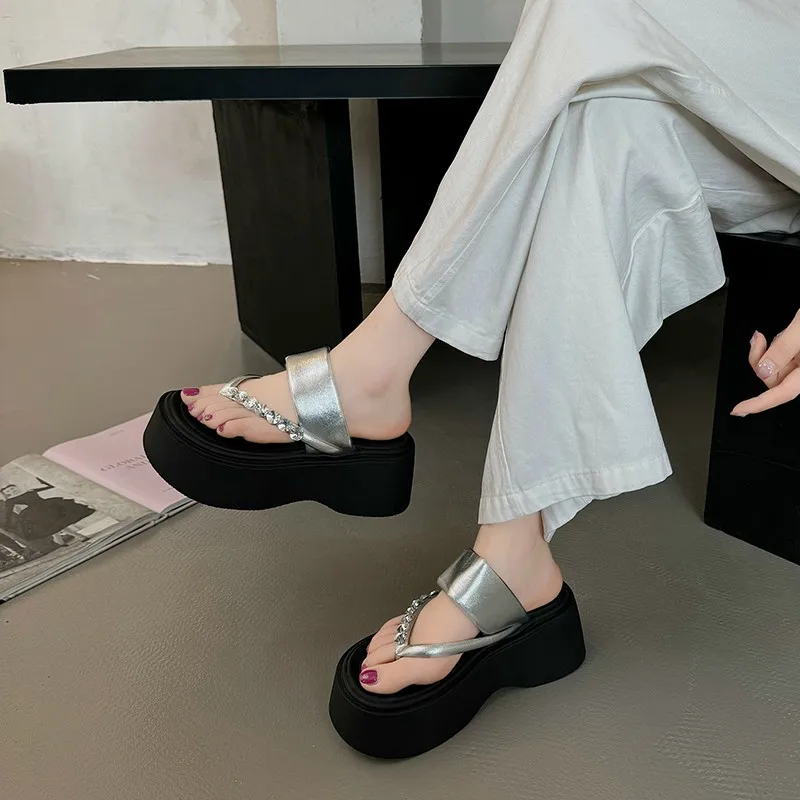 Тапки женские на платформе роскошные сланцы пляжная обувь блестящие