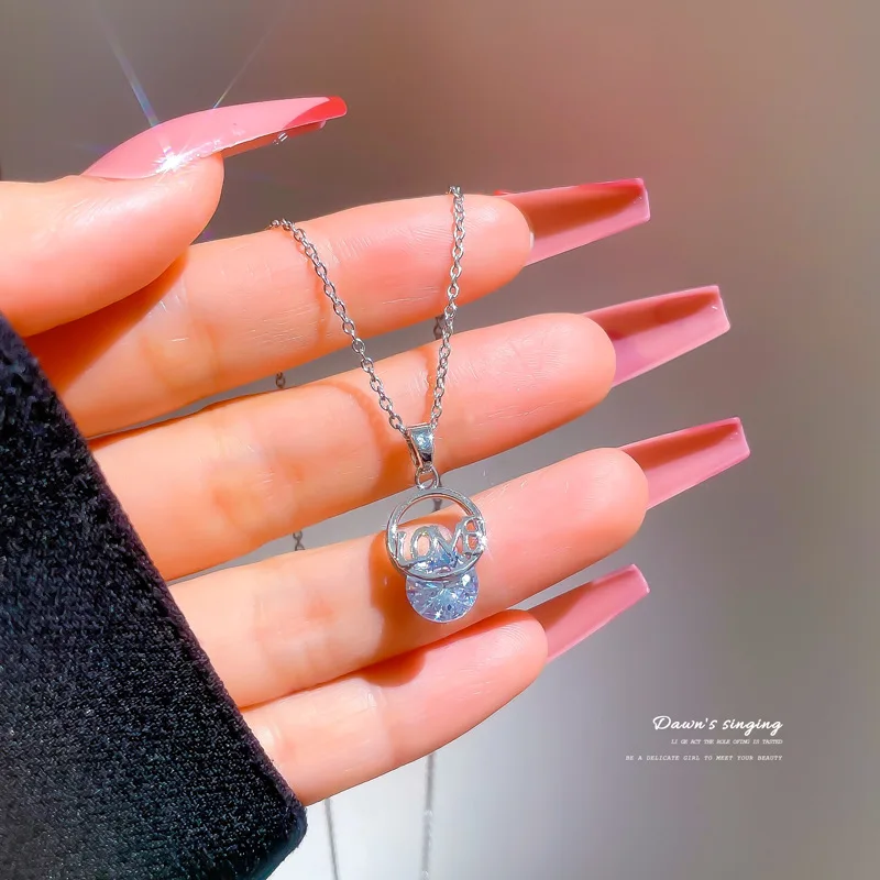 

[Titanium Steel] Light Luxury Micro Gold Heart Zircon Necklace Women's New Clavicle Chain Light Luxury Niche Design