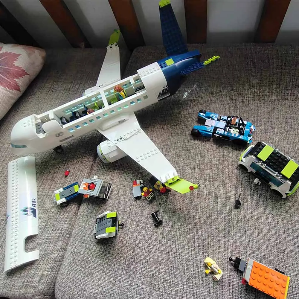913 шт. строительные блоки для пассажирского самолета