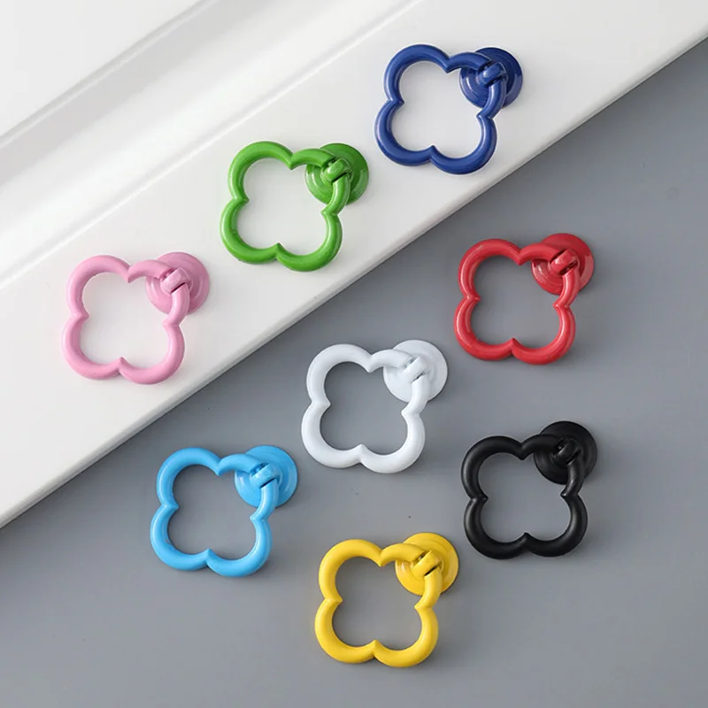 Ручка для двери шкафа в стиле ретро детской комнаты |