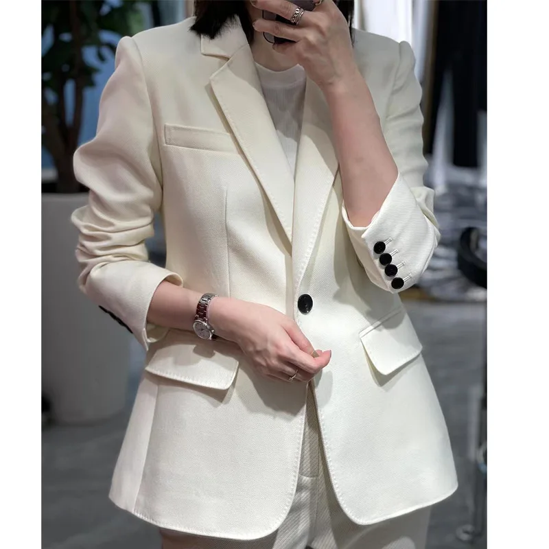 Рисунок 3 - Высококачественный весенний шерстяной костюм