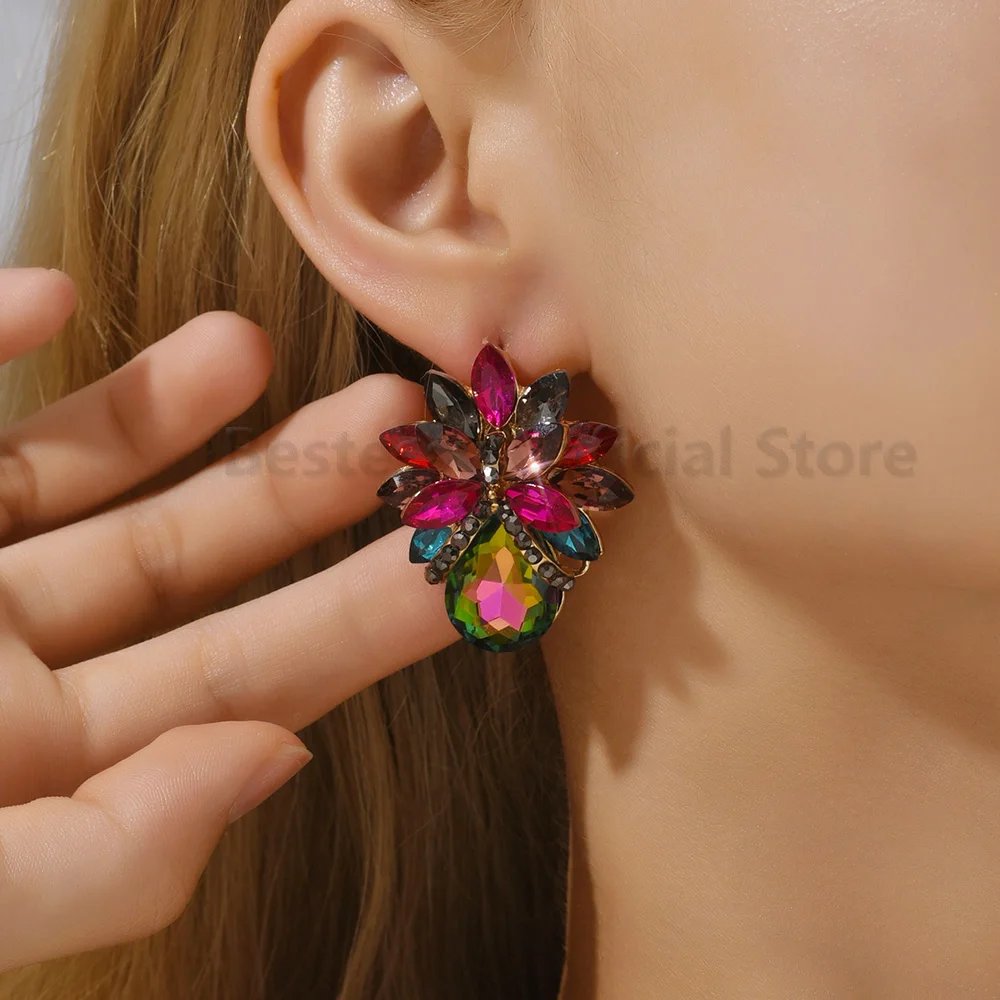 

Fashion Crystal Glass Piercing Earrings For Women Luxury Designer Colorful Pineapple Ear Studs Elegant Party Jewelry Accessories