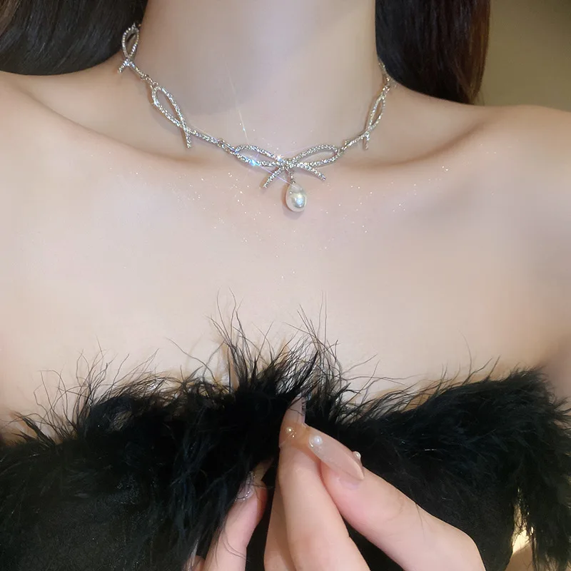 

Luxury Elegant Crystal Hollow Bow Pearl Choker Necklace for Women Fashion Sexy Daily Party Necklace Y2K Kpop Sweet Jewelry Gift