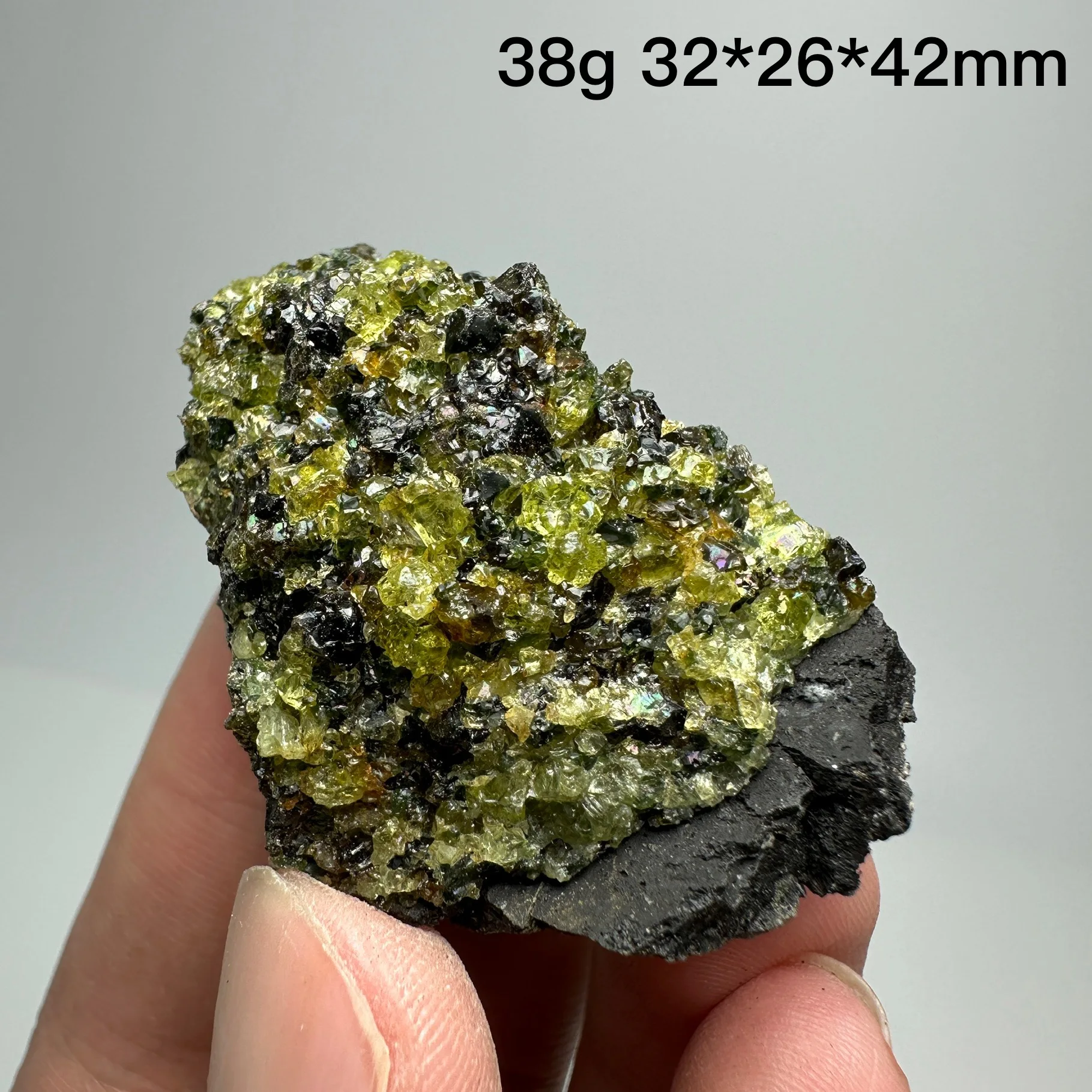 

Зеленый перидот, кристалл, коллекция