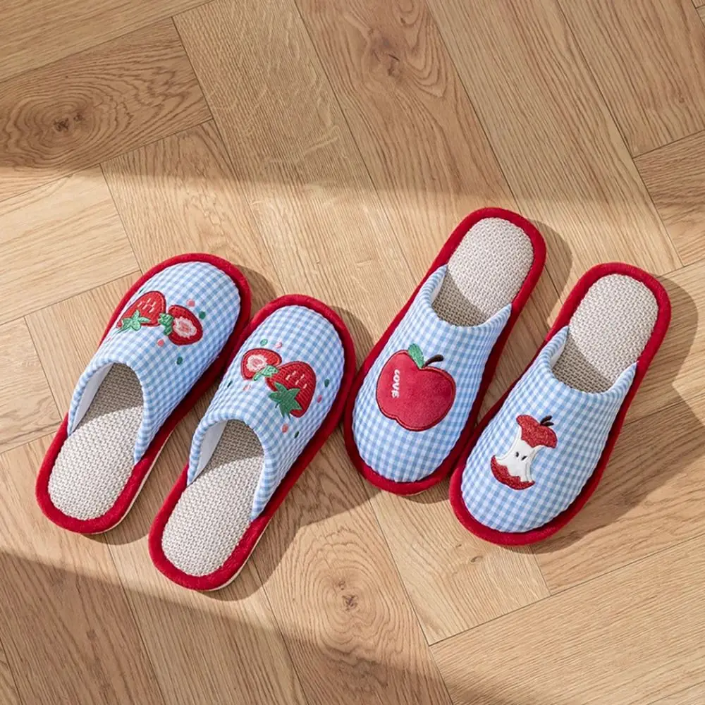 Фото Милые домашние тапочки Kawaii Strawberry House из льна в полоску, нескользящие, для дома, с фруктовым принтом, сладкие тапочки для женщин и девочек №4