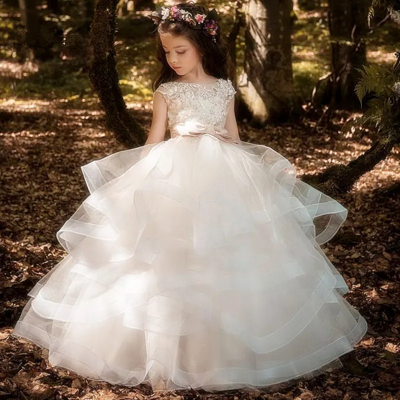 

Cute Flower Girl Dresses Elegant Champagne Lace Applique Sleeveless Kids Pageant Gowns For Weddings First Communion Clothing