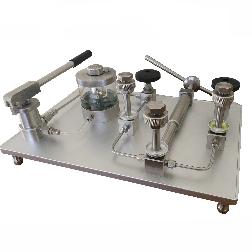 

Manually Operated Pressure Generator use Hand-tight quick connectors
