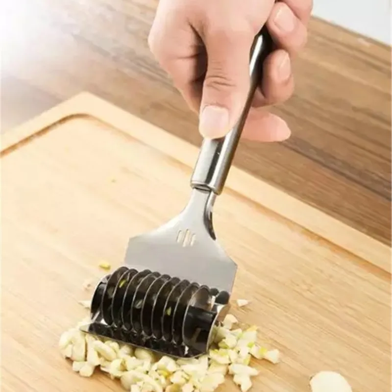 круглый нож для пиццы. машинка для макарон. дозатор для спагетти. доска для макарон. кондитерский нож круглый.