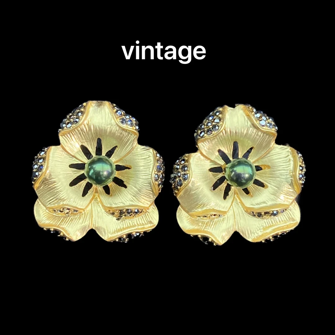 

Medieval vintage Czech zircon inlaid flower formative restoring ancient ways is expensive gas stud earrings clip earrings