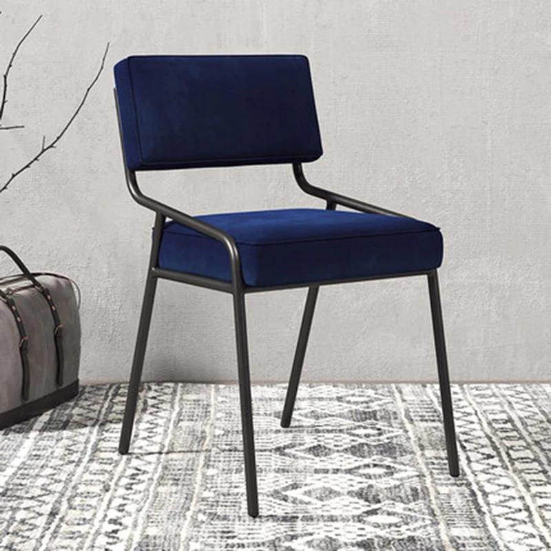 

Современные обеденные стулья с мягкой обивкой, черные металлические ножки, кожаные ленивые обеденные стулья, защита для стола, серебристые ...