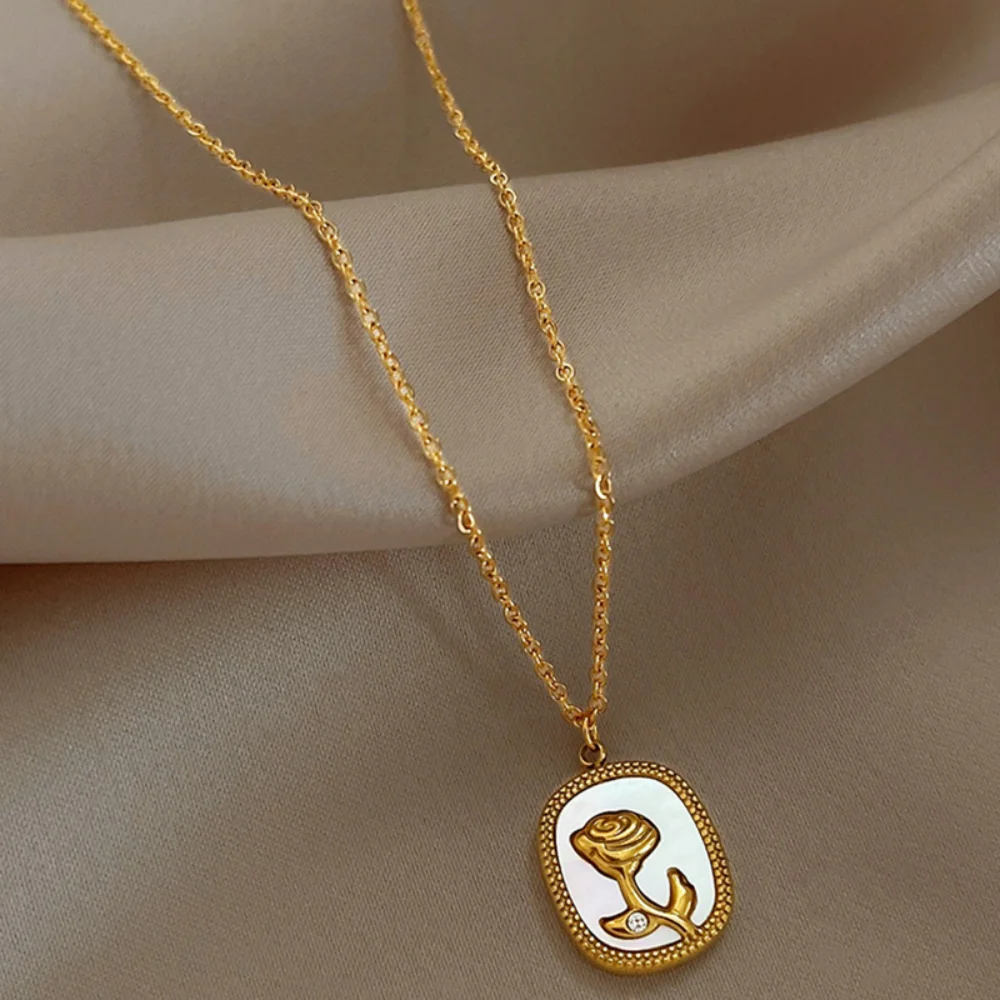 

Daily New Trend Female Shell Pendant Titanium Steel Simple Square Rose Clavicle Chain Summer Women's Neck Jewelry Pendant Gift