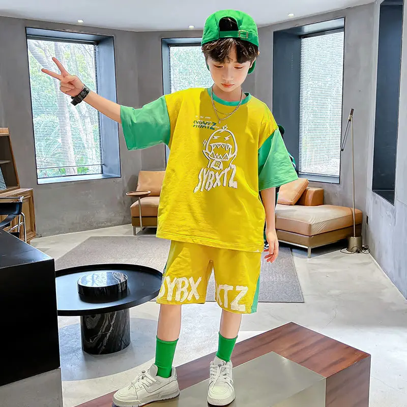 

Футболка и шорты для мальчиков, на возраст 6-12 лет