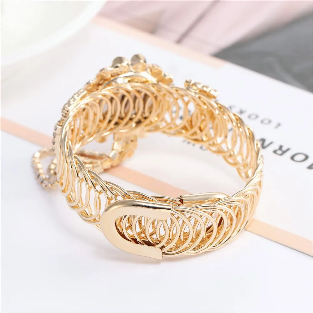 Fashionable And Trendy Women's Watch With Diamond Inlaid Digital Hollowed Out Strap, Flower Shaped Dial, And Women's Watch