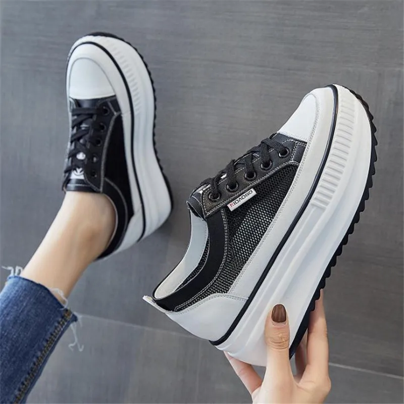 

Женские кроссовки на массивной платформе, дышащие, повседневная обувь, увеличивающая рост, черные и белые