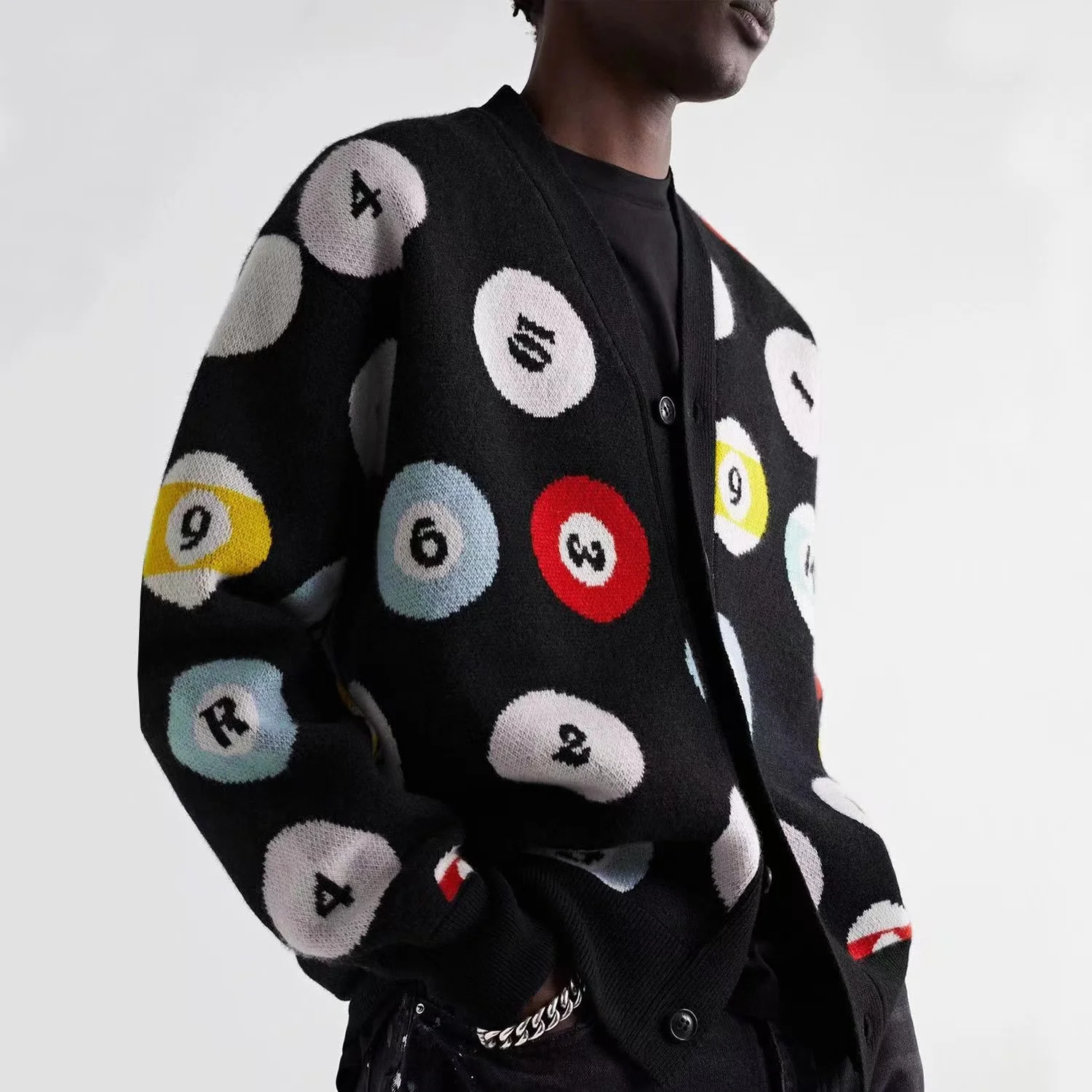 

Трикотажный кардиган с вышивкой и V-образным вырезом