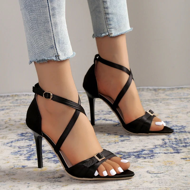 

Летние новые женские модные туфли на высоком каблуке с острым носком и открытым носком кожаные сандалии с пряжкой в римском стиле женские черные универсальные сексуальные туфли на шпильке