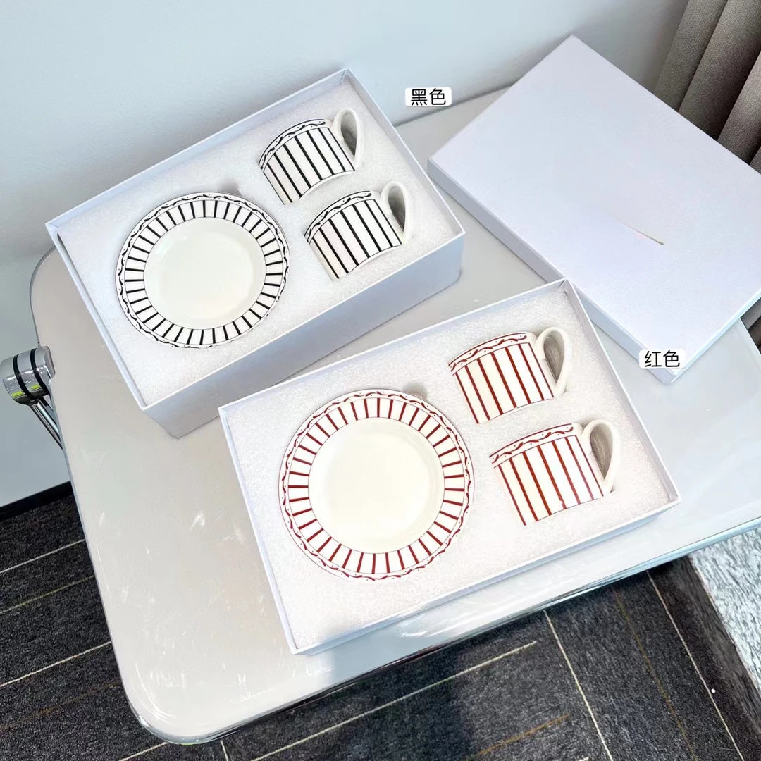 Simple Line Bone China Кофейная чашка и блюдце 2 чашки блюдца Набор для послеобеденного чая