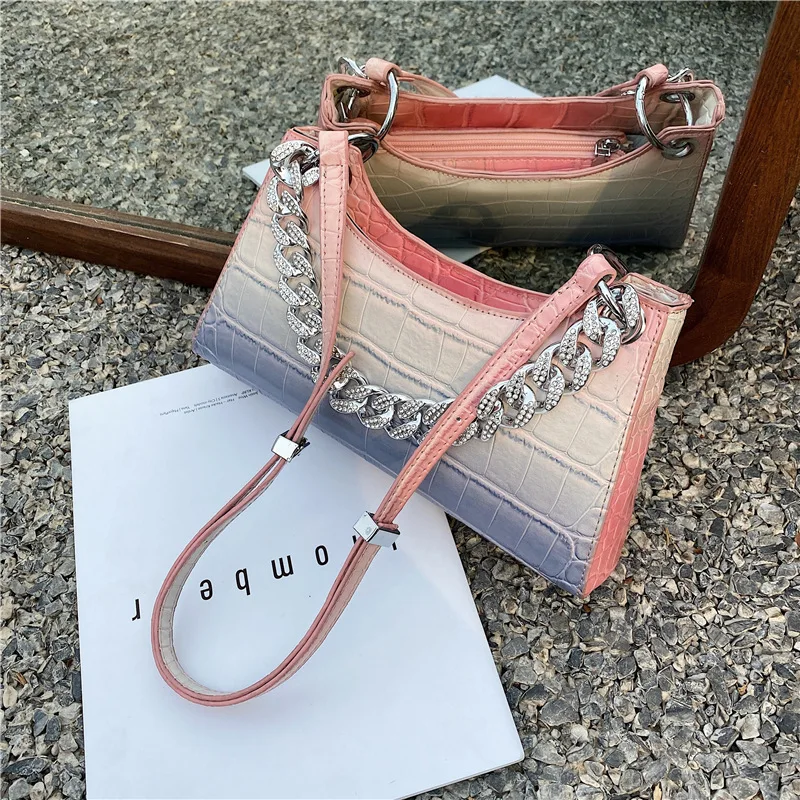 

Роскошная сумочка-Багет 2022, сумки-мессенджеры на одно плечо, Женская горизонтальная квадратная сумочка с каменным узором и толстой цепью по...