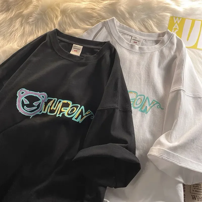 Футболка женская оверсайз с коротким рукавом и принтом граффити