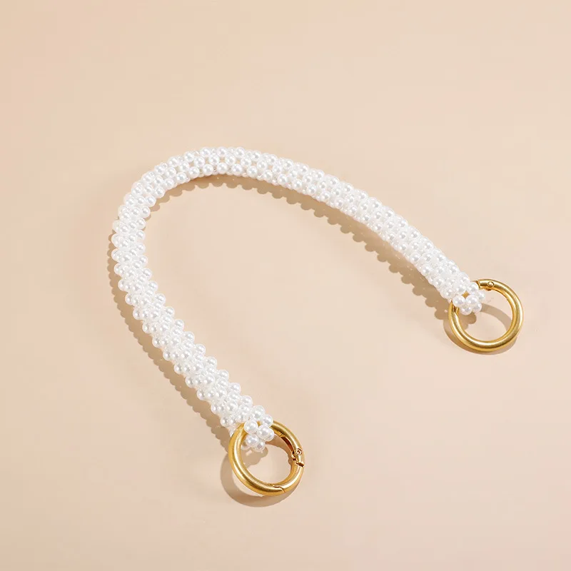 Рисунок 2 - Компактный кошелек с жемчужинами и ремешком на плечо