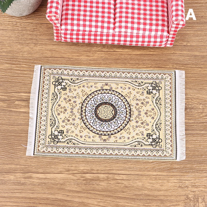 

Миниатюрный текстильный ковер для кукольного домика