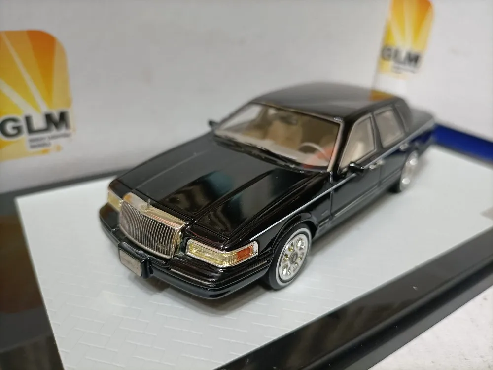 

GLM 1/43 Lincoln Town Car 1997 Black 4 Door Sedan Model