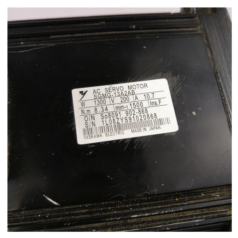 

YASKAWA SGMG-13A2AB AC Серводвигатель