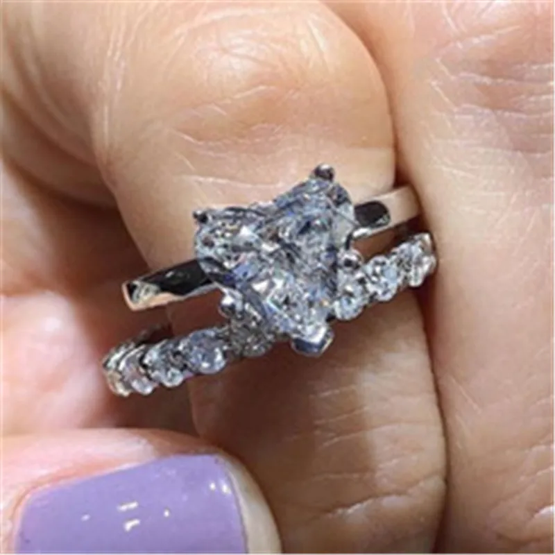 

Milangirl Creative Shiny delicate zircon ring Bezel Setting Beautiful Blooming Shiny Ring Super Attractive Baby Couple Rring