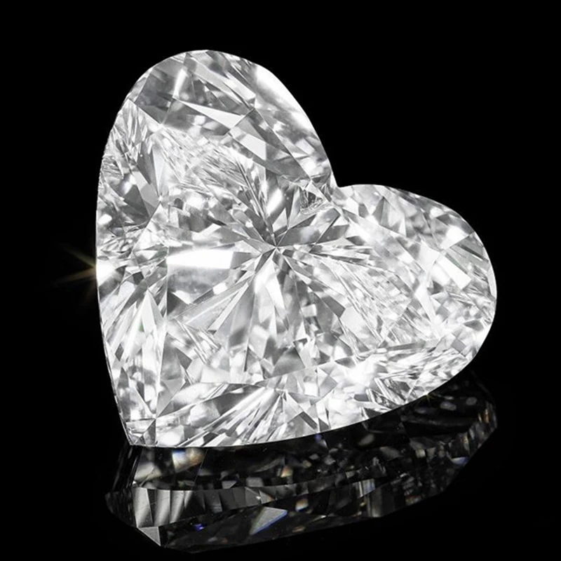 

10mm heart moissanite