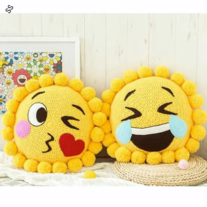 Customized DIY Finished Throw Pillow Hand Woven Emot Expression Style 39CM Diameter