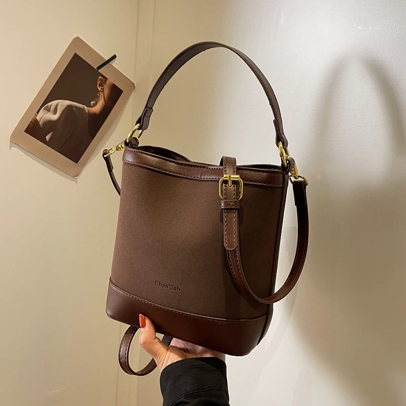 Однотонная женская сумка из искусственной кожи с резьбой