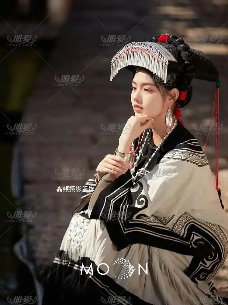 Юньнань И новый женский стиль меньшинства Феникс древнее город Миаojiang комплект