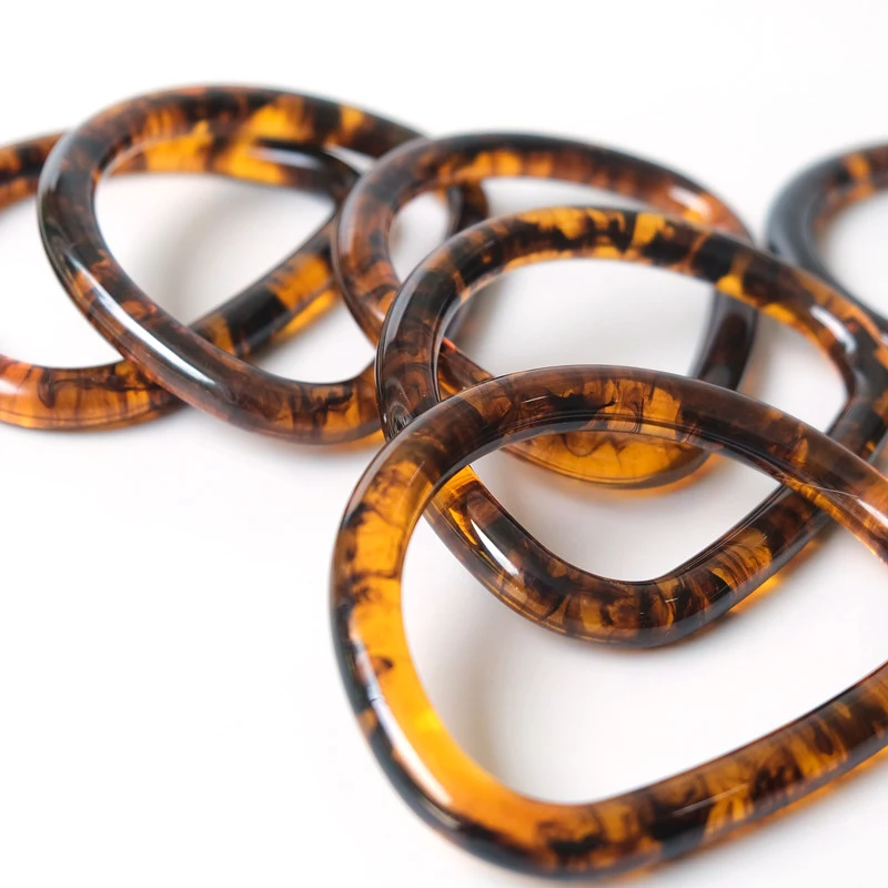 Рисунок 3 - Женская сумка с круглой ручкой