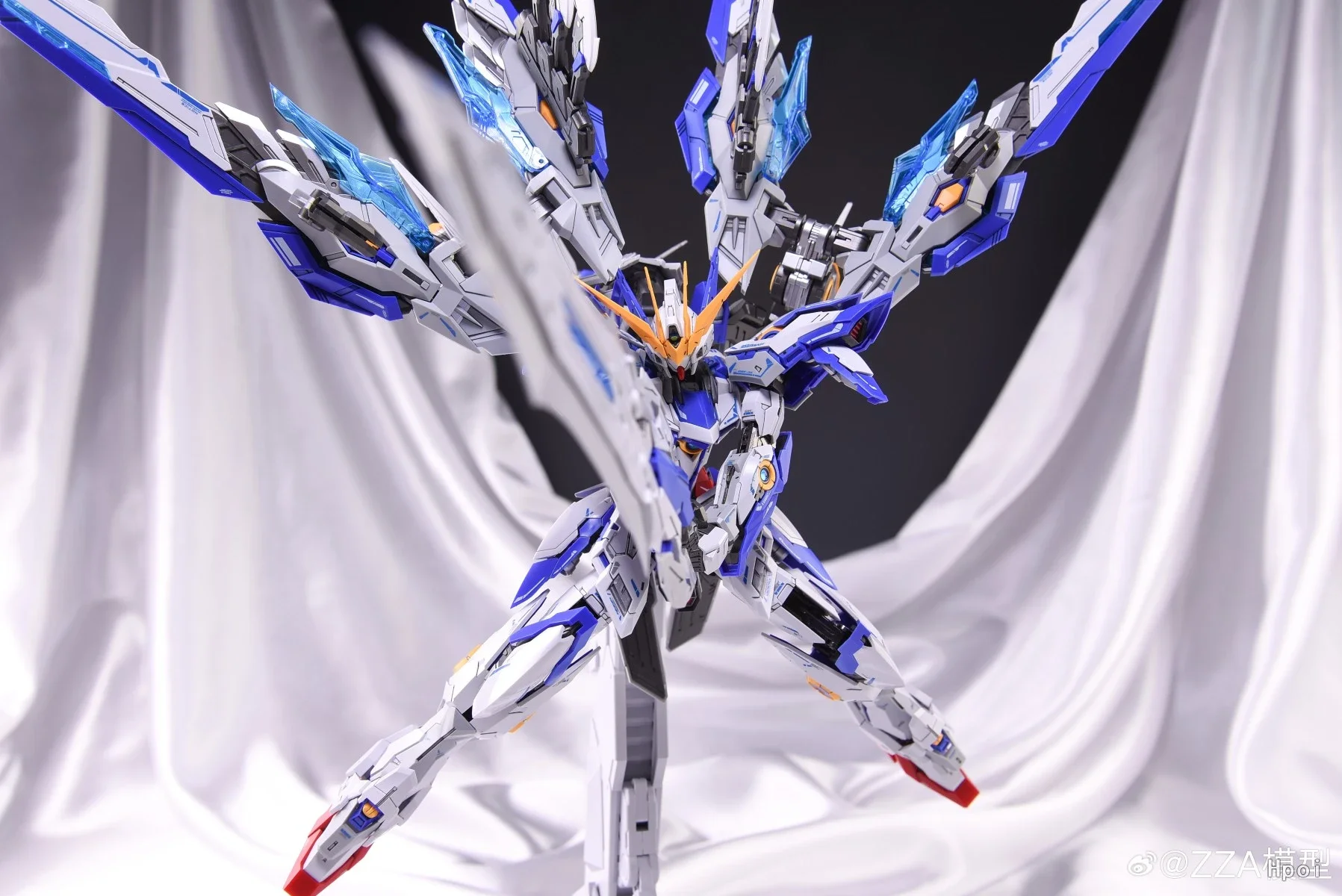 Фото В наличии: Коллекционная модель-конструктор ZZA Authentic Blue Flame BLUE FLAME CH-01, масштаб 1/100, с металлическим каркасом, для сборки, сувенир №4