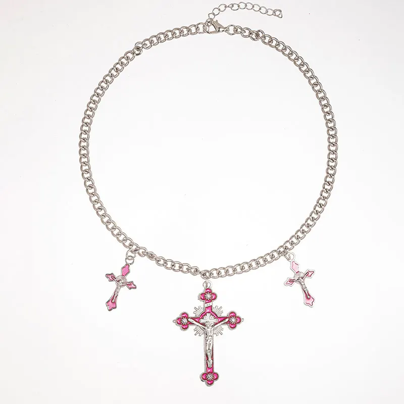 Женская цепочка с подвеской-крестом в готическом стиле