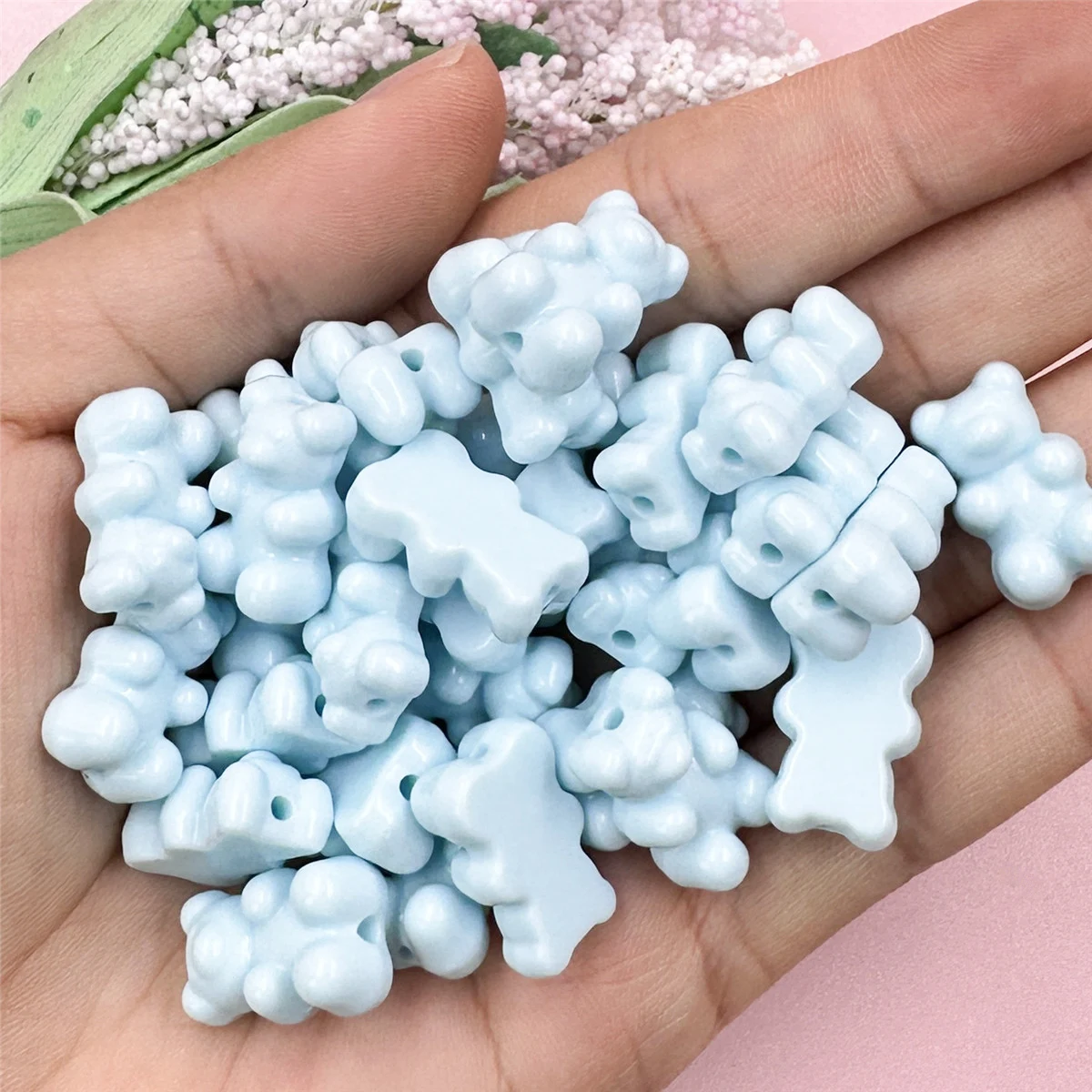 Акриловые бусины ярких цветов